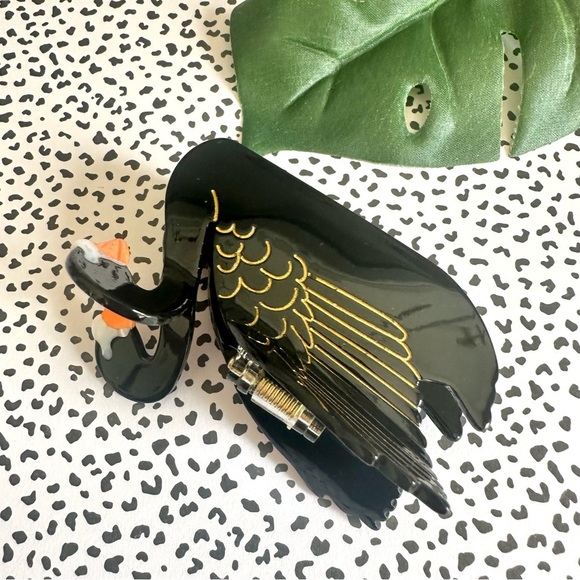 2/$30🌵 Black Swan Claw Clip Hair Accessory Acrylic Hair Clip Bird Gift NEW - Picture 5 of 12